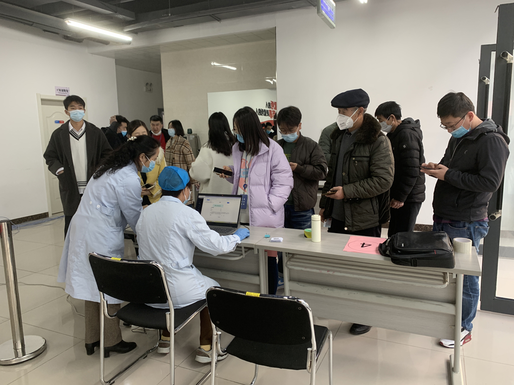 今年会官方网站微电组织开展疫苗加强针的接种工作