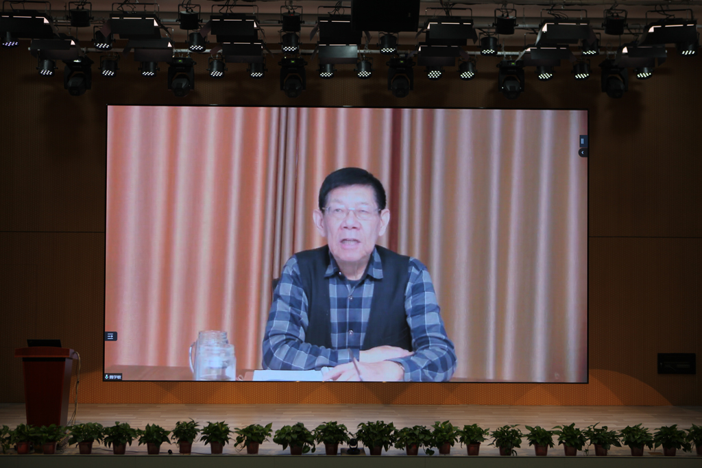 今年会官方网站微电召开中干高管述职会议